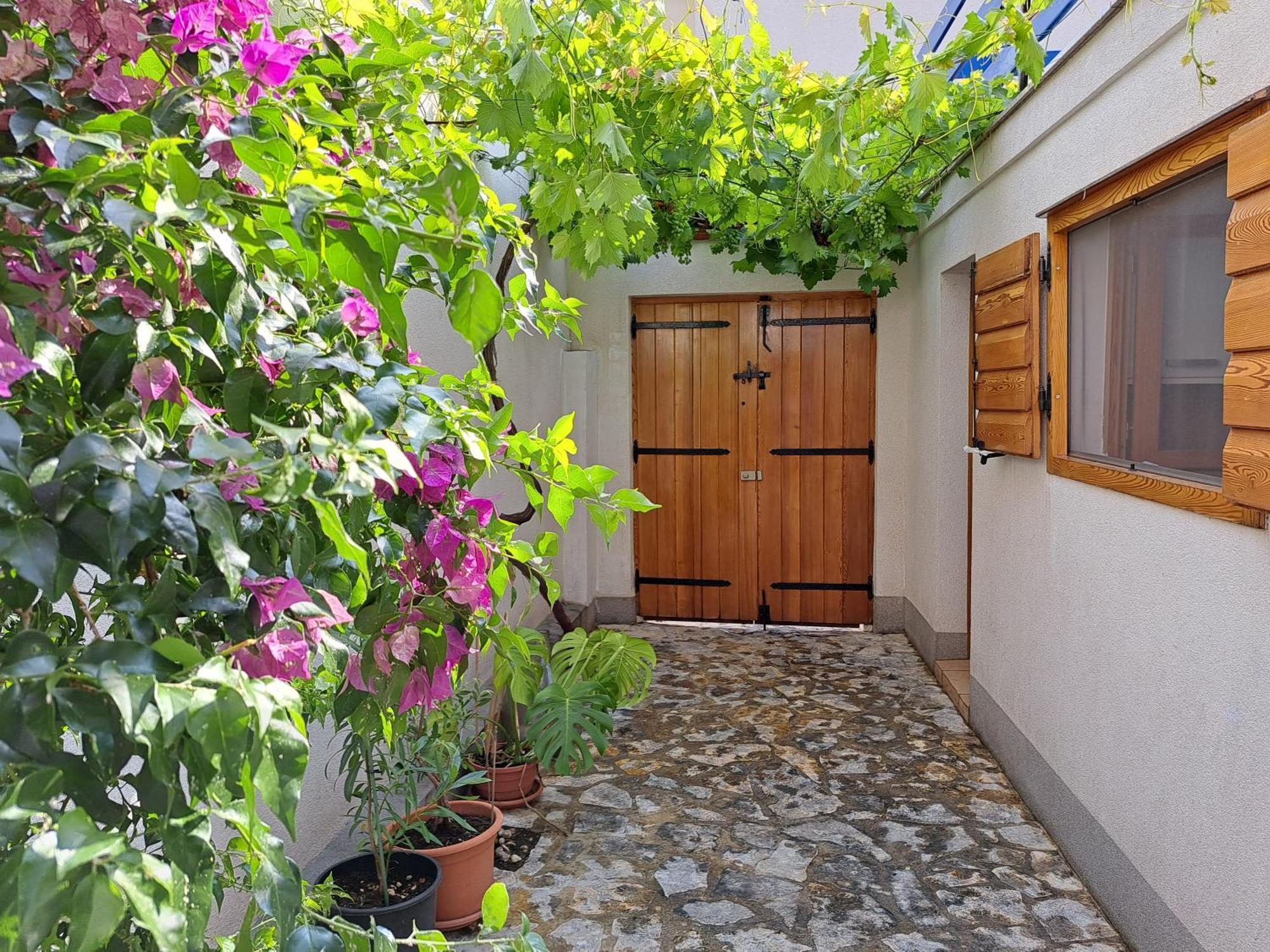Family Apartment In Center Of Murter Exterior photo